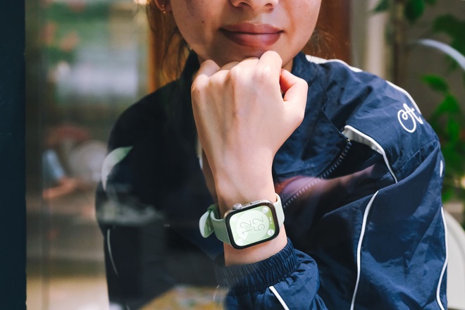 Soi mẫu đồng hồ trên tay Hoa hậu Thùy Tiên: Thiết kế nhìn như Apple Watch, giá chưa đến 3 triệu đồng! - Ảnh 10.