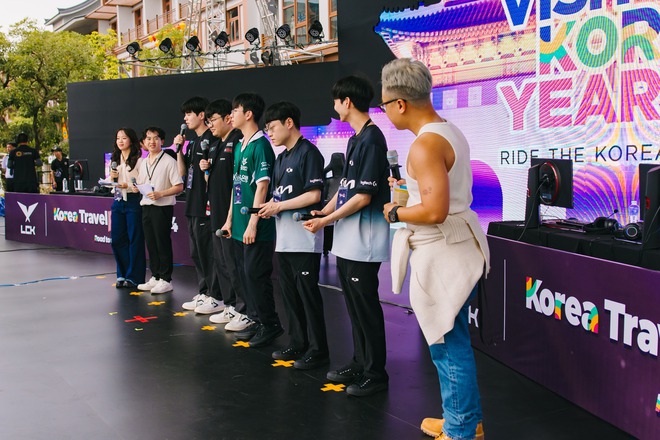 ShowMaker hội ngộ SofM, dàn game thủ LCK được chào đón như idol Kpop tại Việt Nam - Ảnh 18.