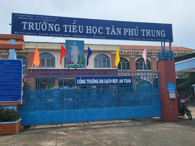 Đánh học sinh chảy máu đầu, một hiệu trưởng ở TP.HCM bị cách chức - Ảnh 1.