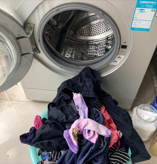 7 thói quen xấu khi sử dụng máy giặt cửa trước không những khiến quần áo không sạch mà còn làm hỏng máy - Ảnh 8.