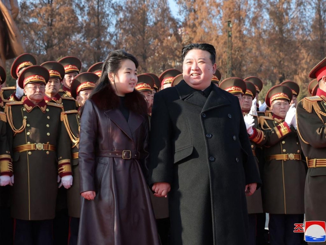 Chân dung công chúa của ông Kim Jong Un: Gây sốt ngay lần đầu xuất hiện, được hết mực quan tâm vì một lý do - Ảnh 1.