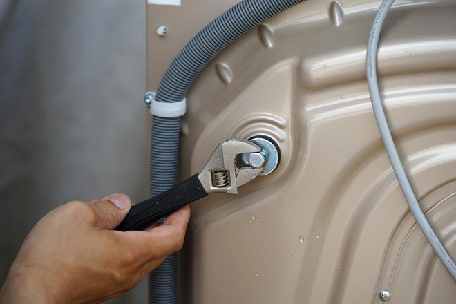 7 thói quen xấu khi sử dụng máy giặt cửa trước không những khiến quần áo không sạch mà còn làm hỏng máy - Ảnh 1.