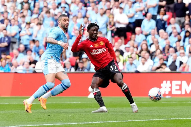 Bi kịch của tài năng trẻ bóng đá Anh phải cắt chân ở tuổi 15 vì ung thư - Ảnh 3.