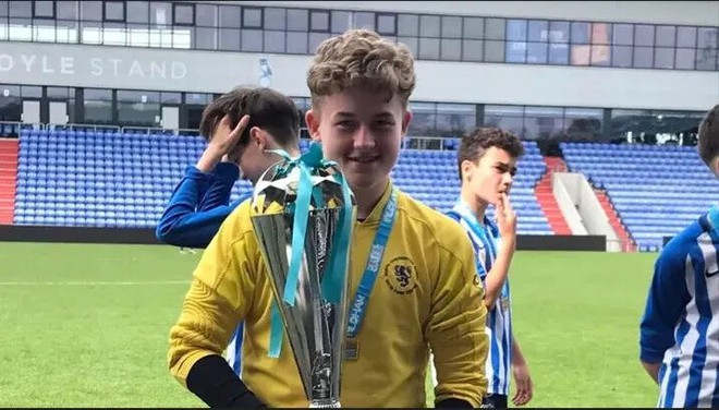 Bi kịch của tài năng trẻ bóng đá Anh phải cắt chân ở tuổi 15 vì ung thư - Ảnh 1.