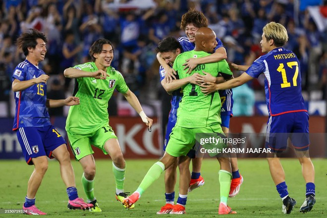 Nghiệt ngã đá bay cơ hội ở phút bù giờ thứ 9, U23 Uzbekistan khóc như mưa nhìn U23 Nhật Bản lên ngôi ở giải châu Á - Ảnh 2.