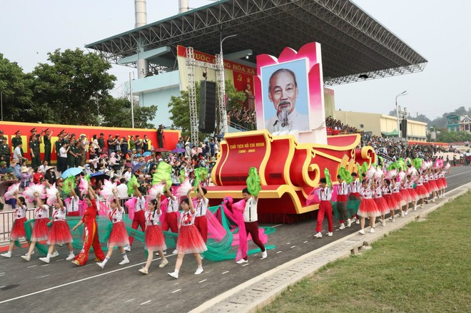 Sơ duyệt lễ kỷ niệm 70 năm chiến thắng Điện Biên Phủ - Ảnh 4.