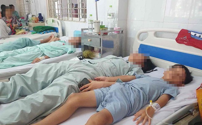 Từ vụ gần 500 người ngộ độc bánh mì ở Đồng Nai: BS dinh dưỡng cảnh báo 1 thứ trên mâm cơm người Việt rất dễ nhiễm khuẩn mùa nắng nóng - Ảnh 1.