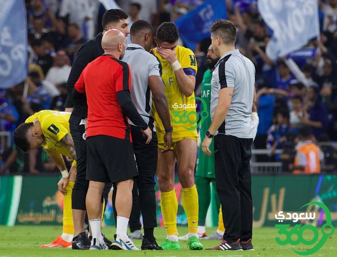 Ronaldo cay đắng ôm mặt khóc không ngừng sau trận chung kết thua tức tưởi - Ảnh 3.