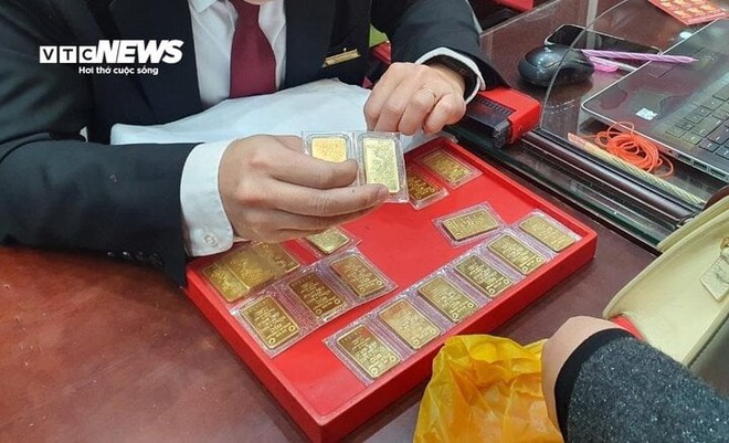 4 ngân hàng bán vàng cho dân tại Hà Nội và TP.HCM từ 3/6, không mua lại - Ảnh 1.