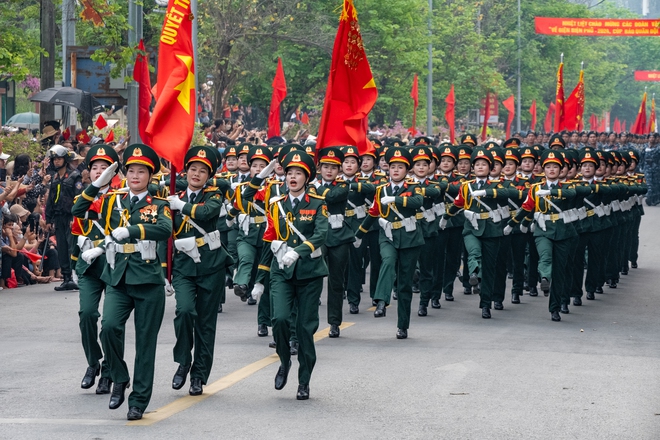 Nét đẹp mạnh mẽ của những chiến sĩ cảnh sát trong lễ tổng duyệt kỷ niệm 70 năm chiến thắng Điên Biên Phủ - Ảnh 5.