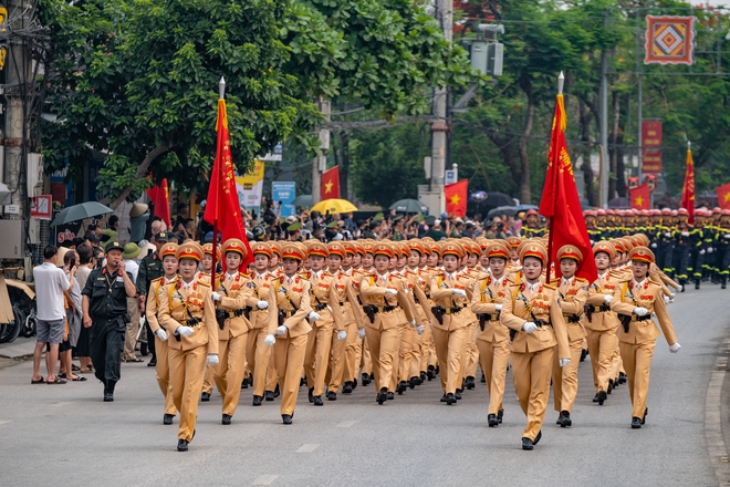 Nét đẹp mạnh mẽ của những chiến sĩ cảnh sát trong lễ tổng duyệt kỷ niệm 70 năm chiến thắng Điên Biên Phủ - Ảnh 2.