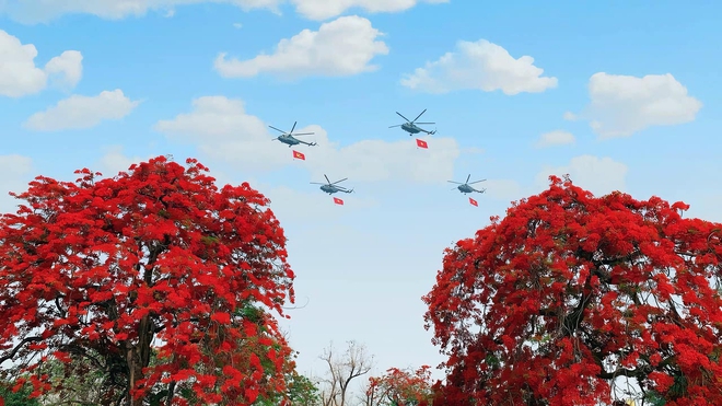 Những hình ảnh lạ mắt về phi đội trực thăng cùng 12.000 người oai hùng tại Điện Biên - Ảnh 4.