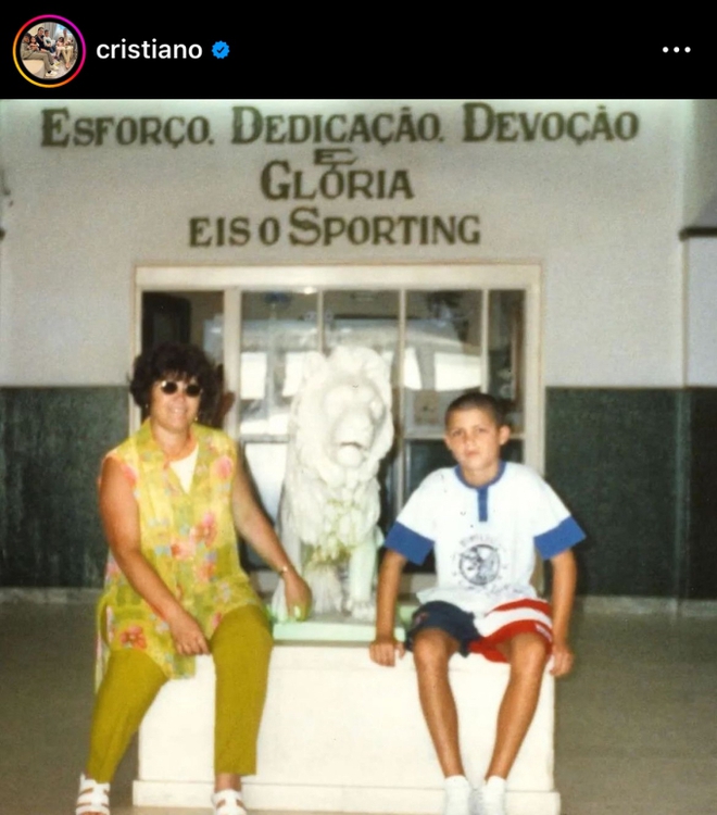 Đáng yêu khoảnh khắc bé út nhà Ronaldo mang hoa tặng Georgina trong ngày quan trọng: “Làm mẹ là điều tuyệt vời nhất” - Ảnh 2.