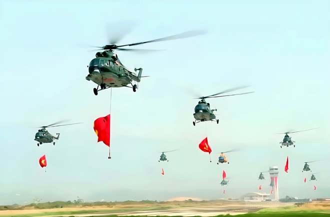 Những hình ảnh lạ mắt về phi đội trực thăng cùng 12.000 người oai hùng tại Điện Biên - Ảnh 2.