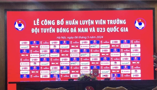 Ông Kim Sang-sik ký hợp đồng 2 năm dẫn dắt tuyển Việt Nam, hết lời cảm ơn thầy Park trong buổi lễ ra mắt - Ảnh 9.