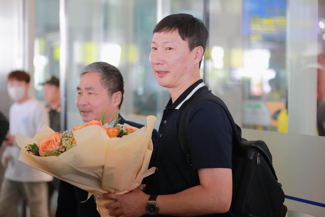 Ông Kim Sang-sik ký hợp đồng 2 năm dẫn dắt tuyển Việt Nam, hết lời cảm ơn thầy Park trong buổi lễ ra mắt - Ảnh 14.