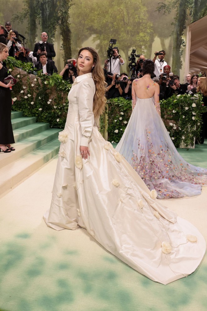 Siêu thảm đỏ Met Gala 2024: Zendaya - Elle Fanning quá ấn tượng, Jennie khoe body “cháy” quá rồi! - Ảnh 28.