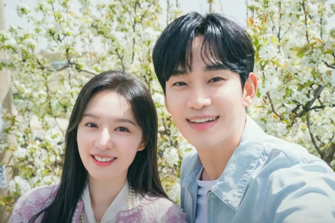 Queen of Tears tung loạt cảnh hôn bị cắt của Kim Soo Hyun - Kim Ji Won, ngọt như yêu thật khiến netizen tiếc nuối - Ảnh 5.