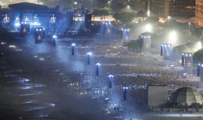 Cả thế giới choáng váng với hình ảnh 1,6 triệu khán giả chờ xem siêu concert của nữ hoàng nhạc Pop U70! - Ảnh 4.