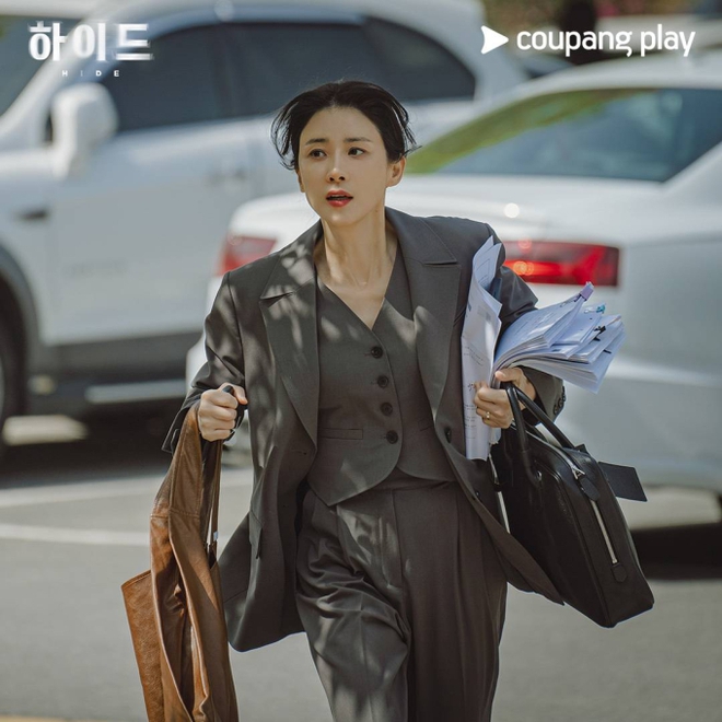 Nữ phụ mặc đẹp lấn át Lee Bo Young trong phim mới - Ảnh 10.
