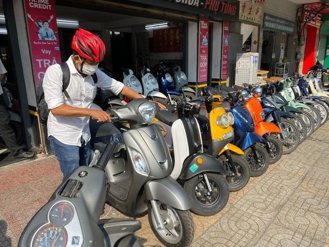 Cuộc khủng hoảng trên thị trường xe máy Việt: Doanh số bán hàng trượt dài bất chấp nỗ lực giảm giá - Ảnh 1.