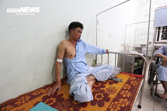 Sạt lở kinh hoàng ở Hà Tĩnh: Bom nước ập xuống lán trại có 18 công nhân - Ảnh 1.