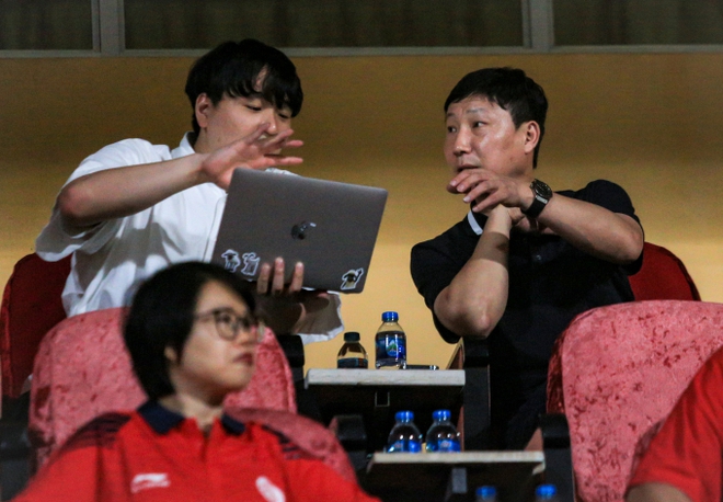 Ông Kim Sang-sik ký hợp đồng 2 năm dẫn dắt tuyển Việt Nam, hết lời cảm ơn thầy Park trong buổi lễ ra mắt - Ảnh 13.