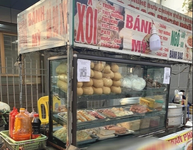 Bánh mì pate, bánh mì ruốc thịt bán ngoài đường phố... và những mối lo về nguy cơ ngộ độc, an toàn thực phẩm - Ảnh 2.