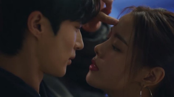 Cõng Anh Mà Chạy tập 10: Byeon Woo Seok phát hiện sự thật chấn động, hôn Kim Hye Yoon bất chấp cả tính mạng? - Ảnh 3.