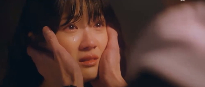 Cõng Anh Mà Chạy tập 10: Byeon Woo Seok phát hiện sự thật chấn động, hôn Kim Hye Yoon bất chấp cả tính mạng? - Ảnh 5.