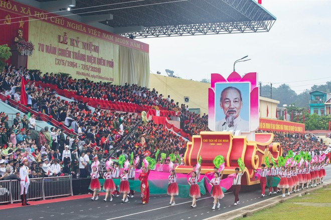 Những hình ảnh hào hùng trong Lễ diễu binh kỷ niệm 70 năm Chiến thắng Điện Biên Phủ - Ảnh 6.