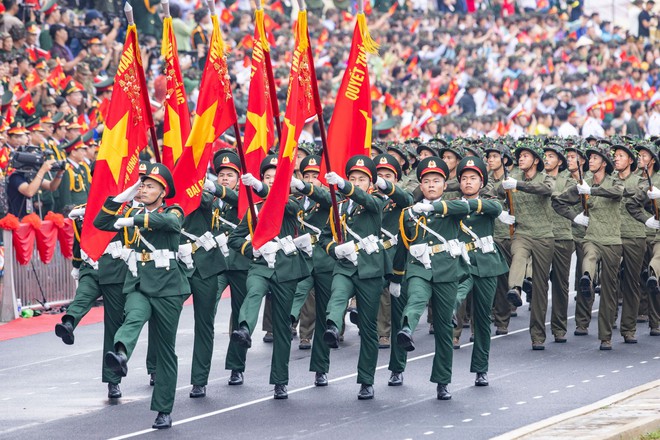 Những hình ảnh hào hùng trong Lễ diễu binh kỷ niệm 70 năm Chiến thắng Điện Biên Phủ - Ảnh 10.