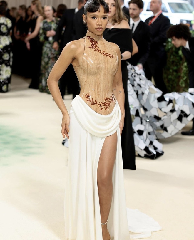 Siêu thảm đỏ Met Gala 2024: Zendaya - Elle Fanning quá ấn tượng, Jennie khoe body “cháy” quá rồi! - Ảnh 24.