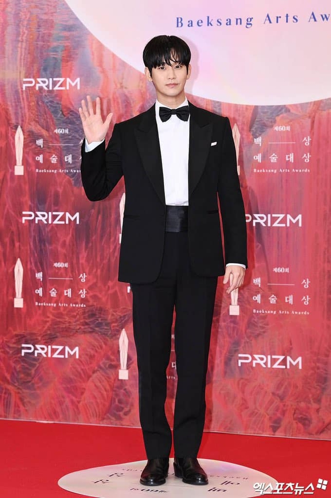 Kim Soo Hyun bùng nổ MXH vì quá điển trai ở Baeksang 2024, vượt mặt loạt siêu sao để nhận giải thưởng lớn - Ảnh 7.