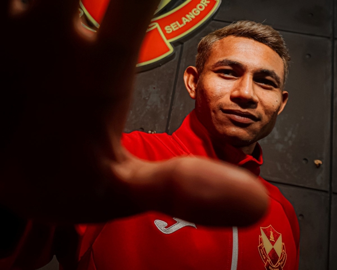 Sức khỏe của cầu thủ Malaysia bị tạt axit - Ảnh 2.