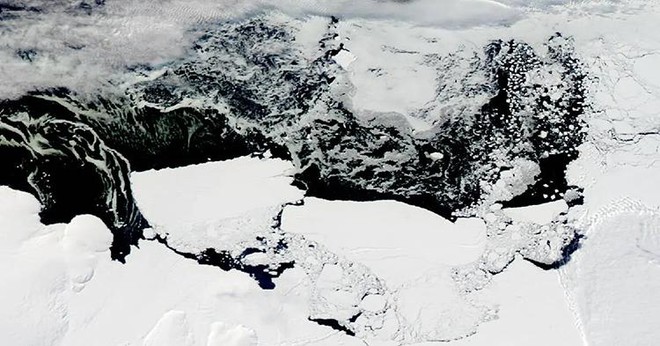 Hố băng bí ẩn ở Nam Cực có kích thước bằng cả Thụy Sĩ liên tục nứt ra không rõ lý do: Các nhà khoa học cuối cùng cũng tìm ra câu trả lời - Ảnh 2.