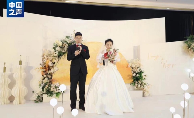 Trào lưu mới của người trẻ Trung Quốc: Tổ chức đám cưới tối giản và ít tốn kém - Ảnh 1.