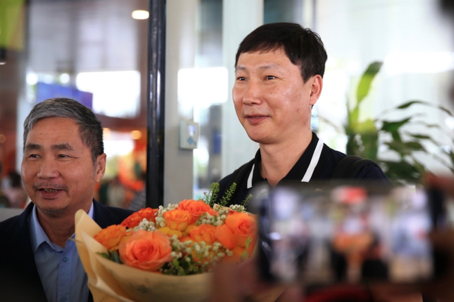 Phỏng vấn HLV Kim Sang-sik: Khát khao giành chiến thắng cho Việt Nam, muốn làm anh trai của học trò, từng coi Công Phượng, Văn Toàn rất xuất sắc - Ảnh 1.