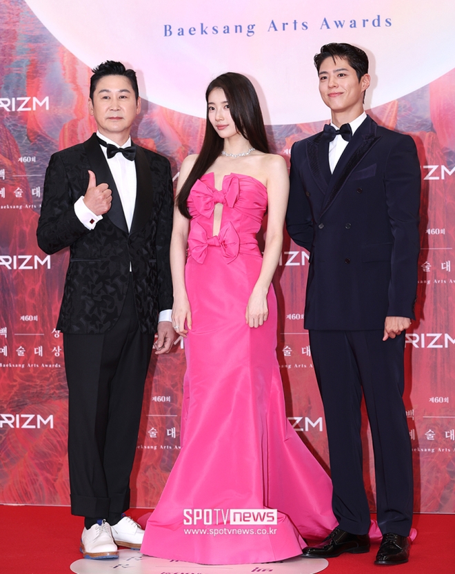Vừa kề má thân thiết, nay Suzy - Park Bo Gum lại đầy thái độ, không thèm nhìn mặt nhau trên thảm đỏ Baeksang - Ảnh 5.