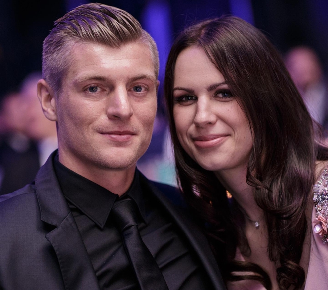 Một cầu thủ bị chỉ trích vì bỏ 700 triệu thuê máy bay để về nhà khi hết trận, nhưng lý do đằng sau mới khiến ta phải suy ngẫm! - Ảnh 2.