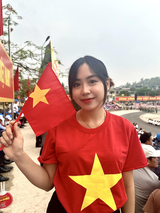 Hot girl Lào vượt 500km đến Điện Biên, chụp ảnh cùng bộ đội Việt: Quá mê các anh lính diễu hành - Ảnh 10.