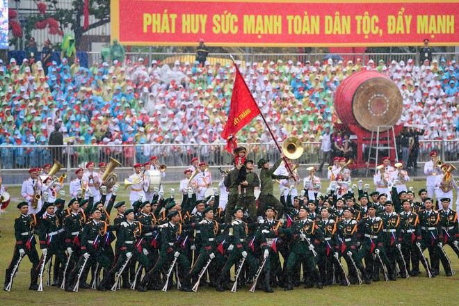 Những hình ảnh hào hùng trong Lễ diễu binh kỷ niệm 70 năm Chiến thắng Điện Biên Phủ - Ảnh 4.