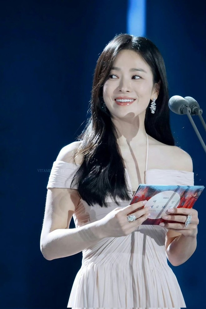 Song Hye Kyo - Song Joong Ki qua 8 mùa Baeksang: 2016 tổ chức đám cưới sớm, 2024 đụng độ sượng trân sau vụ ly hôn ồn ào - Ảnh 16.