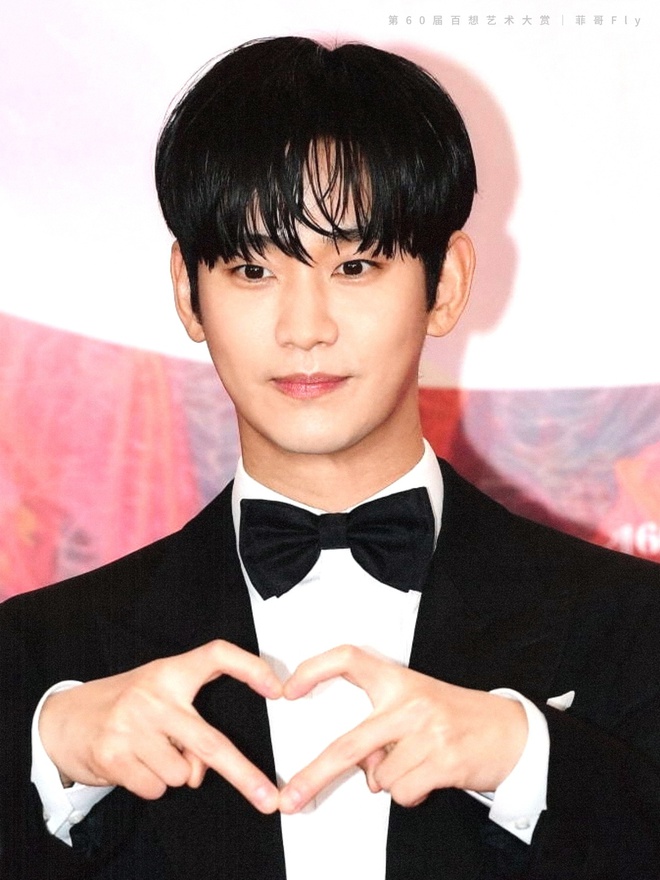 Biểu cảm đến tội của Kim Soo Hyun 1m8 khi bị mỹ nhân IVE kém 15 tuổi dìm chiều cao tại Baeksang - Ảnh 7.