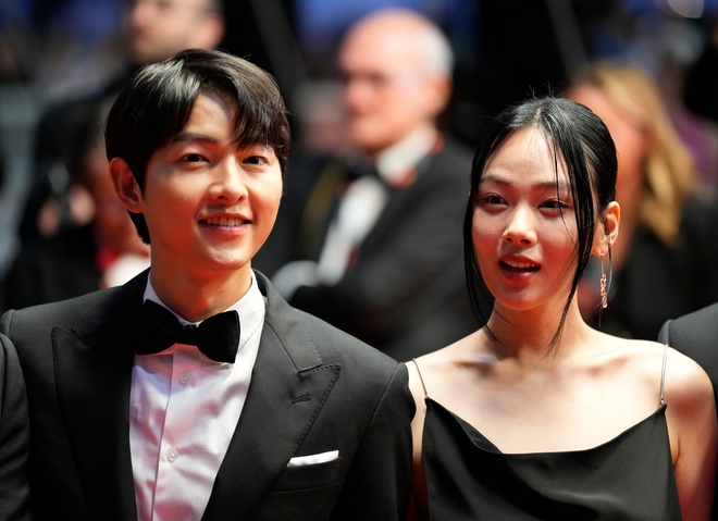 Chẳng phải Song Hye Kyo, đây mới là mỹ nhân khiến Song Joong Ki nở nụ cười “đáng giá ngàn vàng” tại Baeksang - Ảnh 8.
