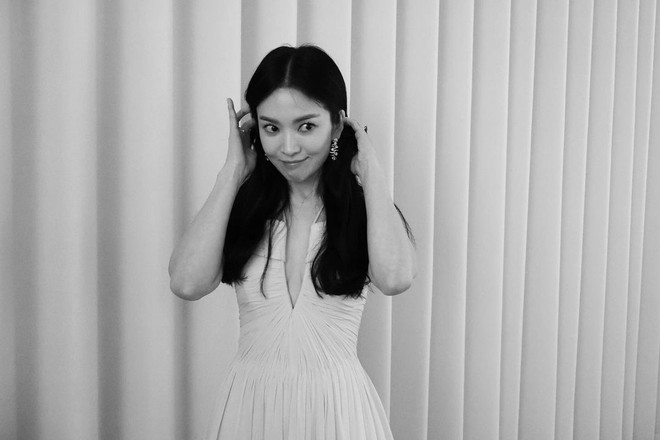 Song Hye Kyo xả ảnh hậu sự kiện Baeksang, netizen tò mò chuyện chạm mặt chồng cũ Song Joong Ki - Ảnh 5.