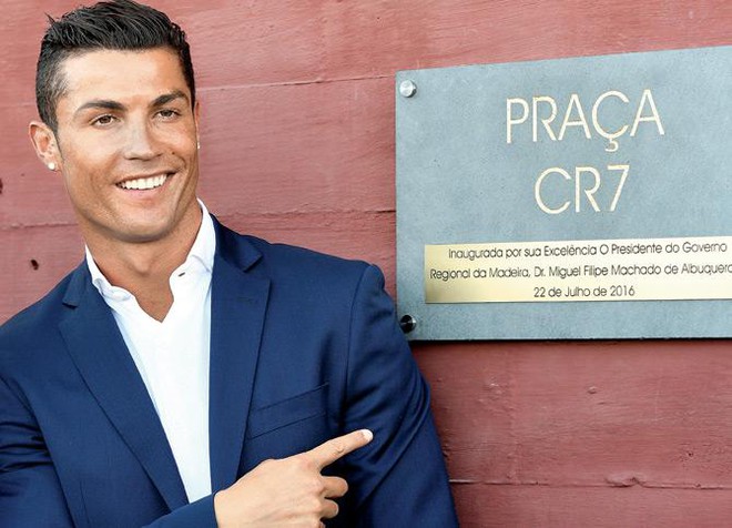 Ronaldo recruits employees: Salary of thousands of dollars, up to 50 days of paid leave per year - Photo 3.