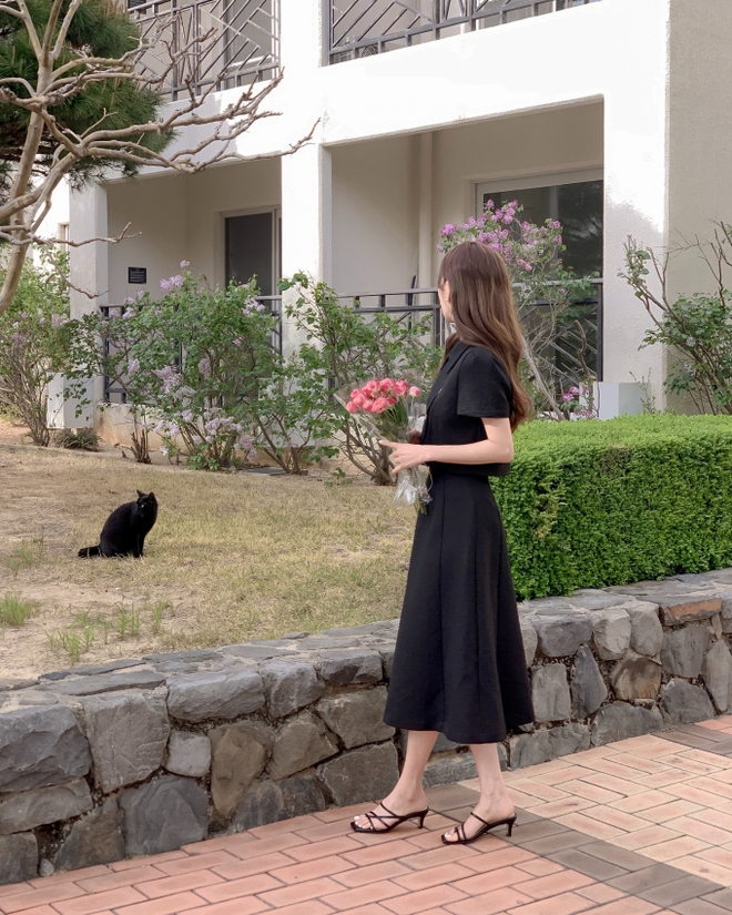 4 mẫu sandal t&ocirc;n d&aacute;ng hiệu quả nhất v&agrave; c&ograve;n kết hợp được với mọi kiểu trang phục- Ảnh 3.