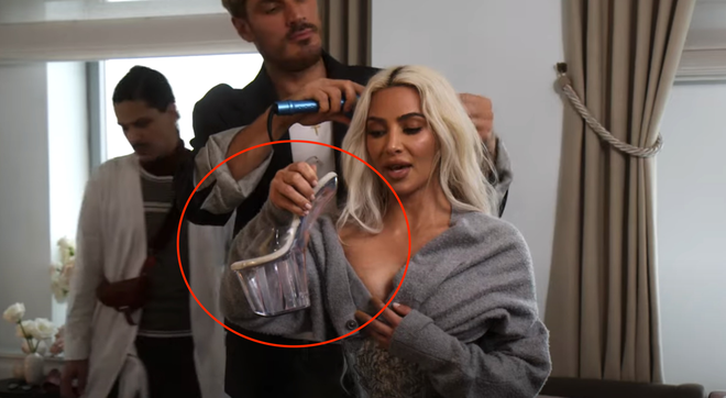Nỗi khổ của Kim Kardashian tại Met Gala: Nói thều thào vì bộ đầm bó chặt cơ thể - Ảnh 9.