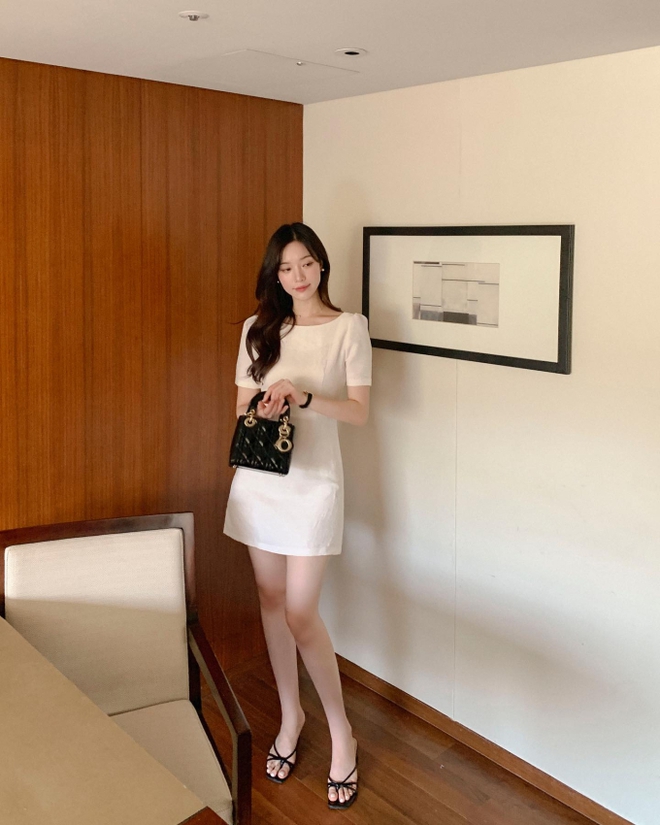 4 mẫu sandal t&ocirc;n d&aacute;ng hiệu quả nhất v&agrave; c&ograve;n kết hợp được với mọi kiểu trang phục- Ảnh 6.